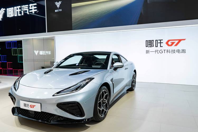 深圳南山区特万欧企业管理咨询哪吒汽车在智能汽车领域的表现，领途汽车在新能源汽车市场中的影响力